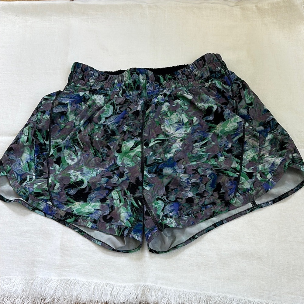 Lululemon Women’s Shorts 4.5”